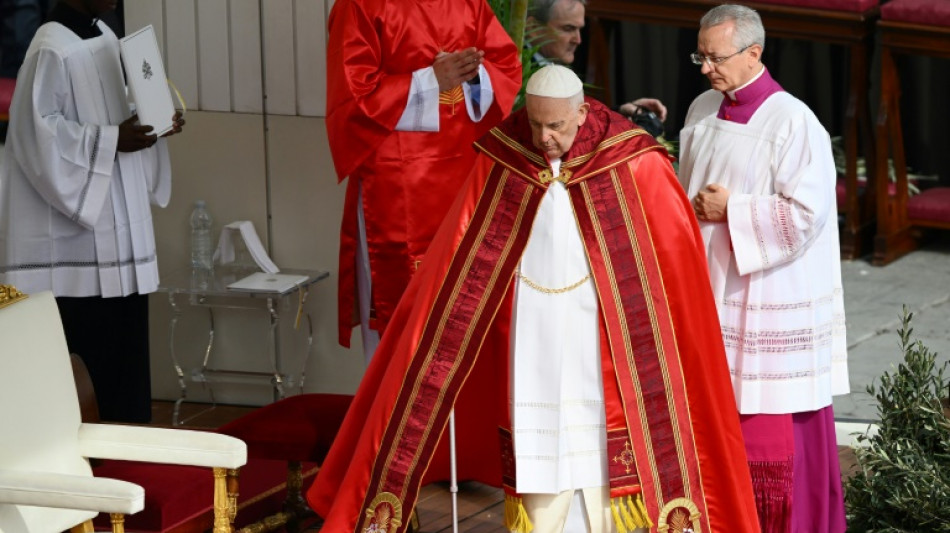 Papst er&ouml;ffnet einen Tag nach Krankenhausentlassung Messe auf Petersplatz 
