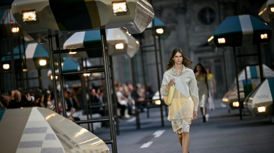 Louis Vuitton cierra la Semana de la Moda de Par&iacute;s con un viaje al futuro