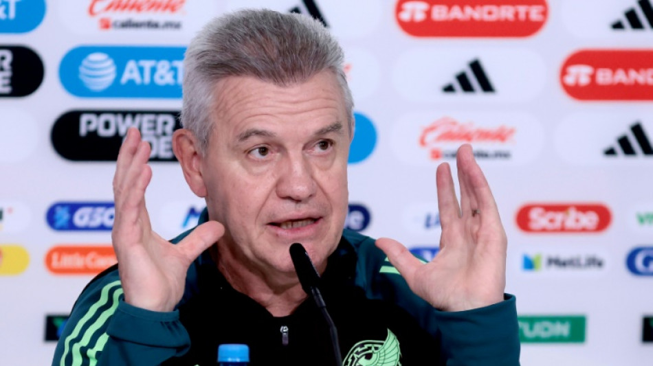 T&eacute;cnico da sele&ccedil;&atilde;o mexicana &eacute; hospitalizado ap&oacute;s desmaio