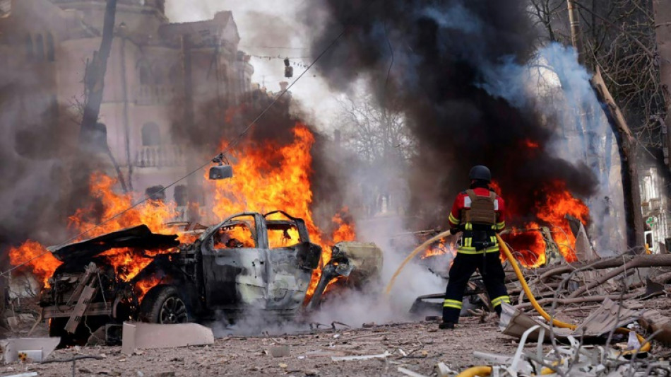 Ukraine: au moins 32 morts dans une frappe russe sur le centre ville bond&eacute; de Soumy 