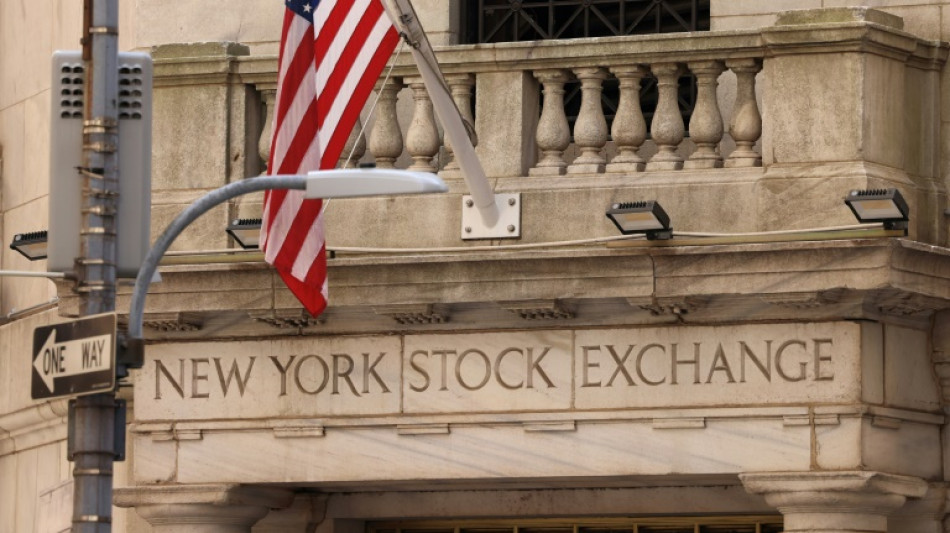 Wall Street s'affaisse, aversion pour le risque apr&egrave;s un mauvais indicateur
