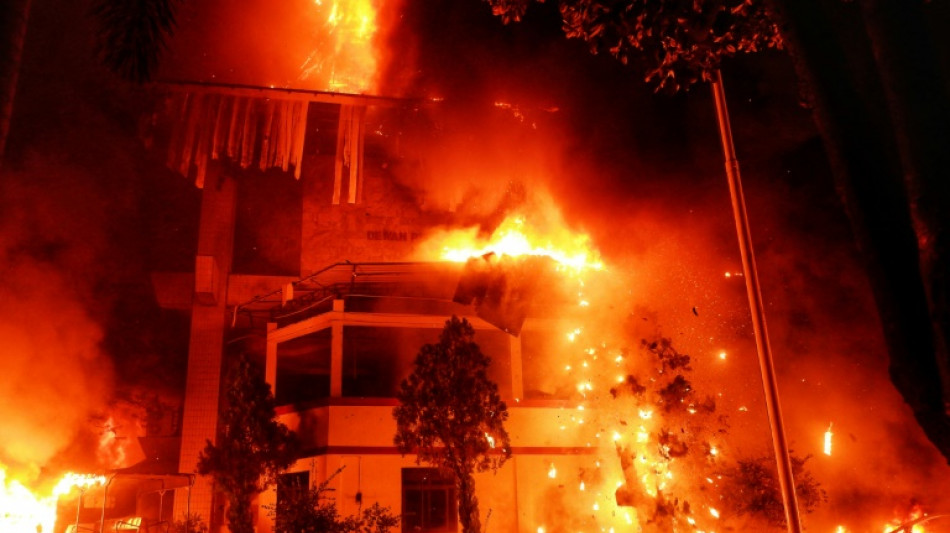 Inc&ecirc;ndio provocado por manifestante no leste da Indon&eacute;sia deixa 3 mortos