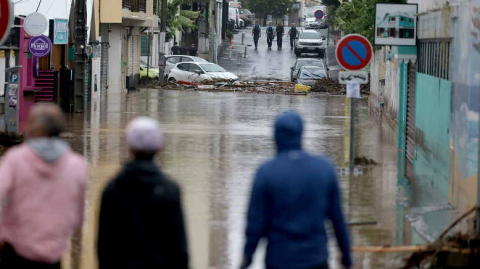 Apr&egrave;s le passage du cyclone Garance, La R&eacute;union mesure l'ampleur des d&eacute;g&acirc;ts