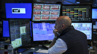 Wall Street termine en hausse, ignore les attaques contre la Fed et attend Nvidia