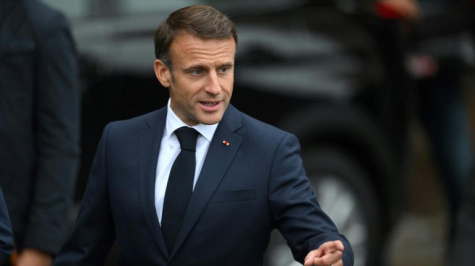 Macron veut que le carburant soit vendu &agrave; "prix co&ucirc;tant" et relance une indemnit&eacute; "limit&eacute;e"