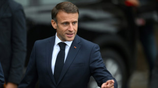 Macron veut que le carburant soit vendu &agrave; "prix co&ucirc;tant" et relance une indemnit&eacute; "limit&eacute;e"