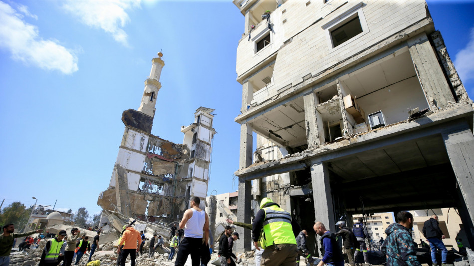 Media, oltre 20 raid aerei israeliani nel Libano meridionale durante la notte