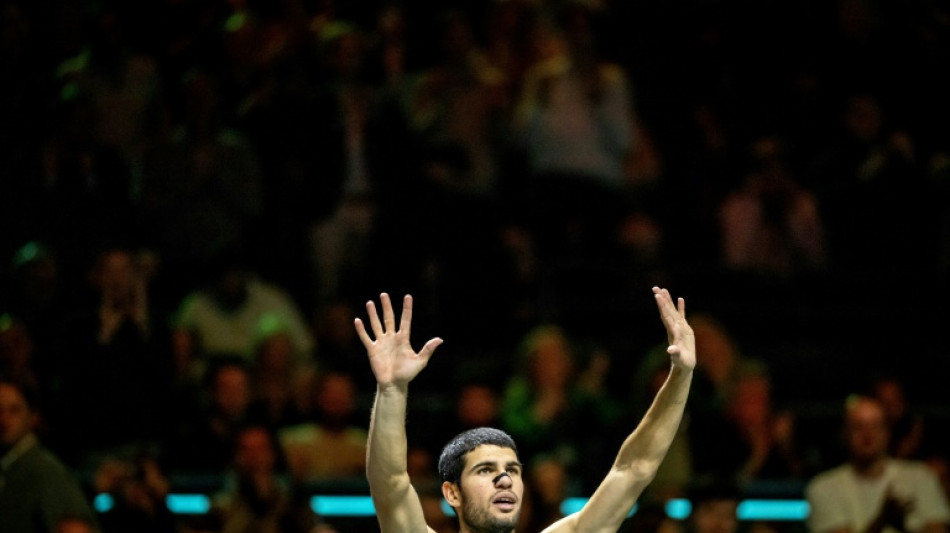 Alcaraz vence Pedro Mart&iacute;nez e vai &agrave; semifinal do ATP 500 de Roterd&atilde;