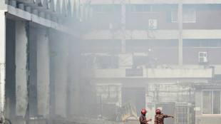 Brand zerst&ouml;rt Frachtkomplex des gr&ouml;&szlig;ten Flughafens von Bangladesch