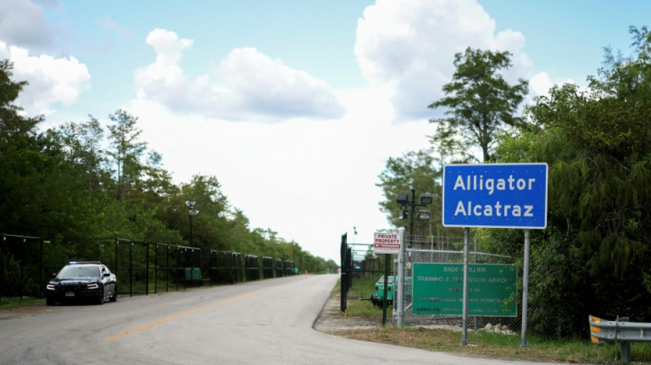 En "Alcatraz de los Caimanes", detenidos denuncian abusos en un limbo legal