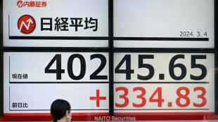 El índice Nikkei de Japón cierra por primera vez arriba de la marca de 40.000 puntos