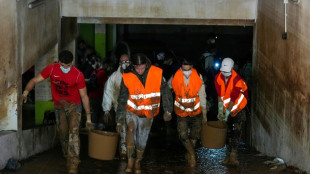 Valencia sigue buscando v&iacute;ctimas y limpiando a una semana de las inundaciones