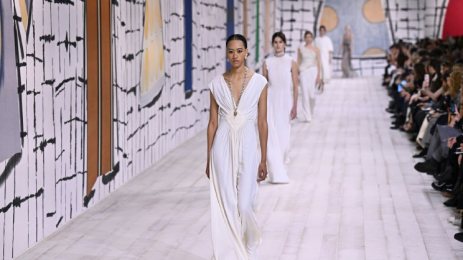 Semana de Alta-costura de Paris come&ccedil;a com desfiles inspirados no Oriente