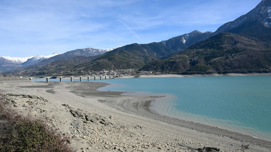 Macron de retour sur le terrain pour pr&eacute;senter le tr&egrave;s attendu "plan eau"