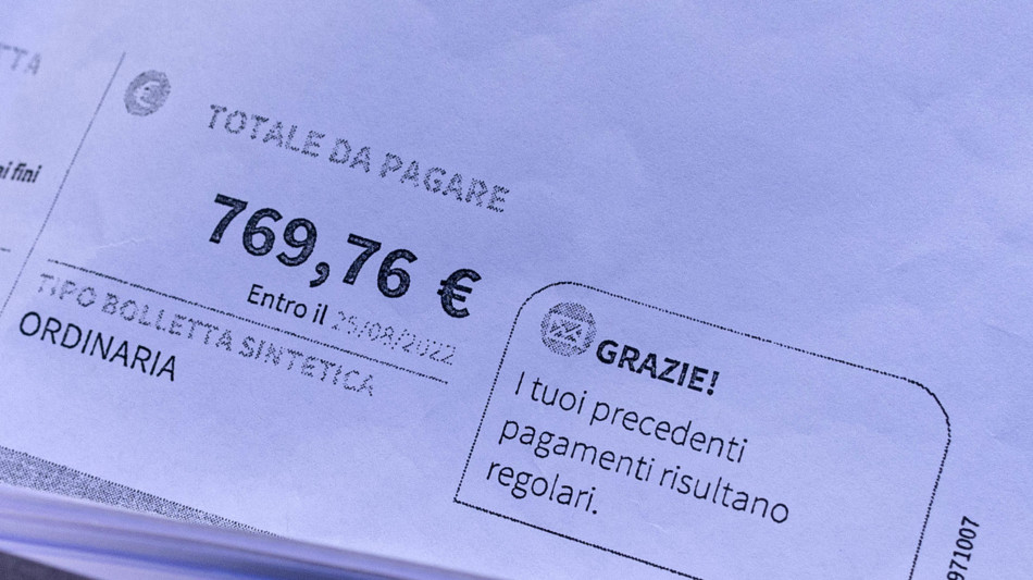 Meloni rinvia cdm,su bollette servono misure pi&ugrave; efficaci