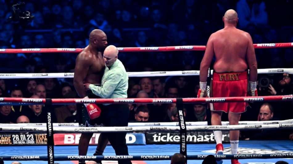 Fury dominates Chisora to retain WBC heavyweight title