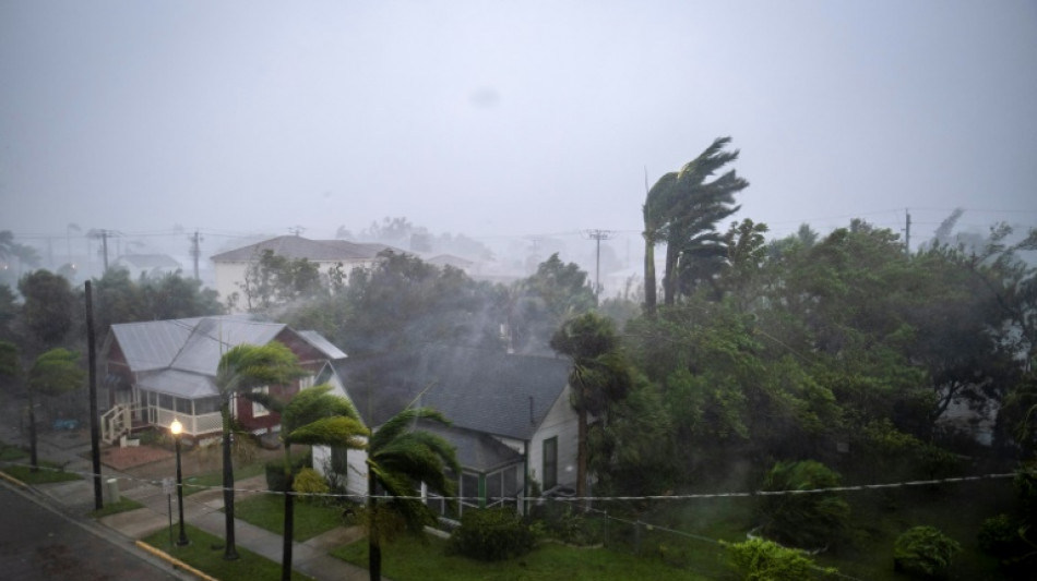 L'ouragan Ian, "extr&ecirc;mement dangereux", d&eacute;ferle sur la Floride