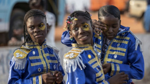 En Angola, un carnaval haut en couleur pour c&eacute;l&eacute;brer 50 ans d'ind&eacute;pendance