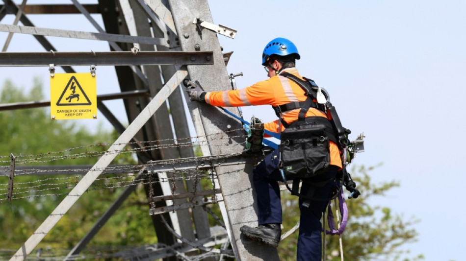 High-flying young electricians wire UK energy switch