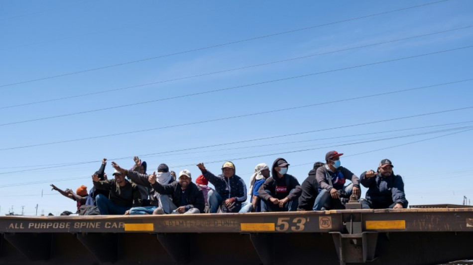 Suspenden la operaci&oacute;n de trenes mexicanos usados por migrantes para llegar a EEUU