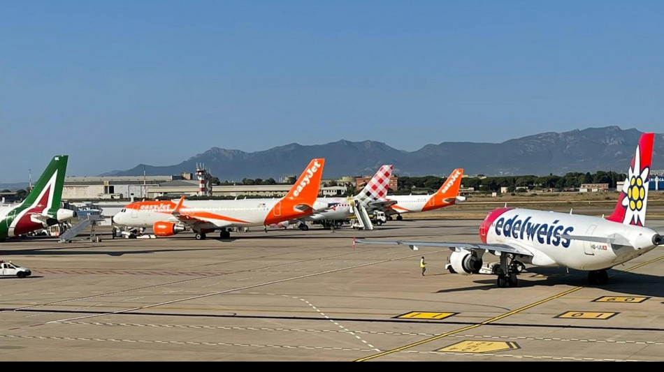 Aerei, a luglio tre voli su 10 in Europa atterrati in ritardo