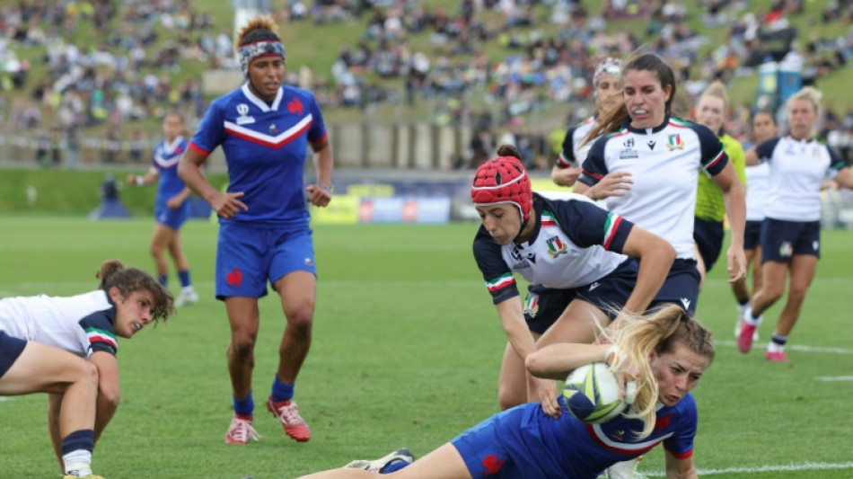 France cut loose to beat Italy in Rugby World Cup quarter-final
