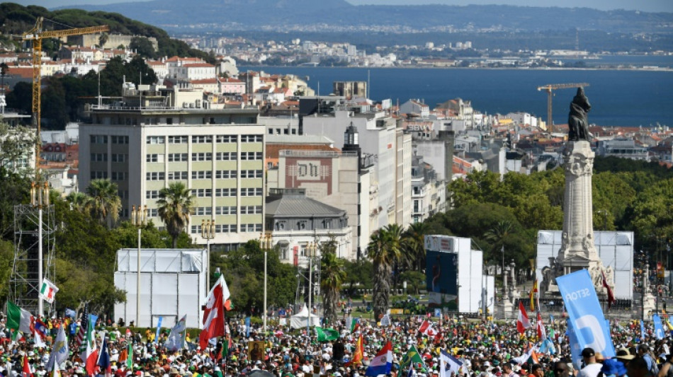 Tausende str&ouml;men zum Weltjugendtag nach Lissabon