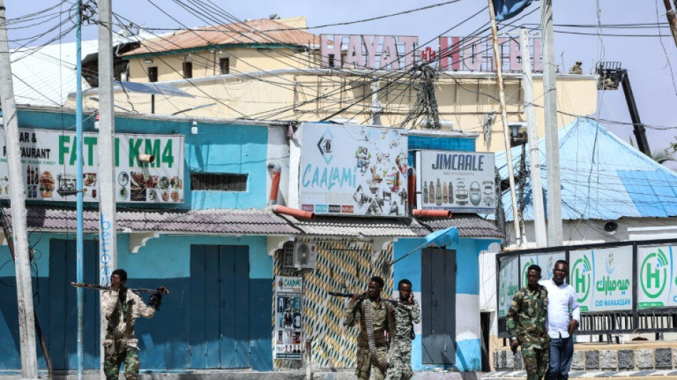 Somalie: l'attente des familles de victimes apr&egrave;s un si&egrave;ge de 30 heures dans un h&ocirc;tel