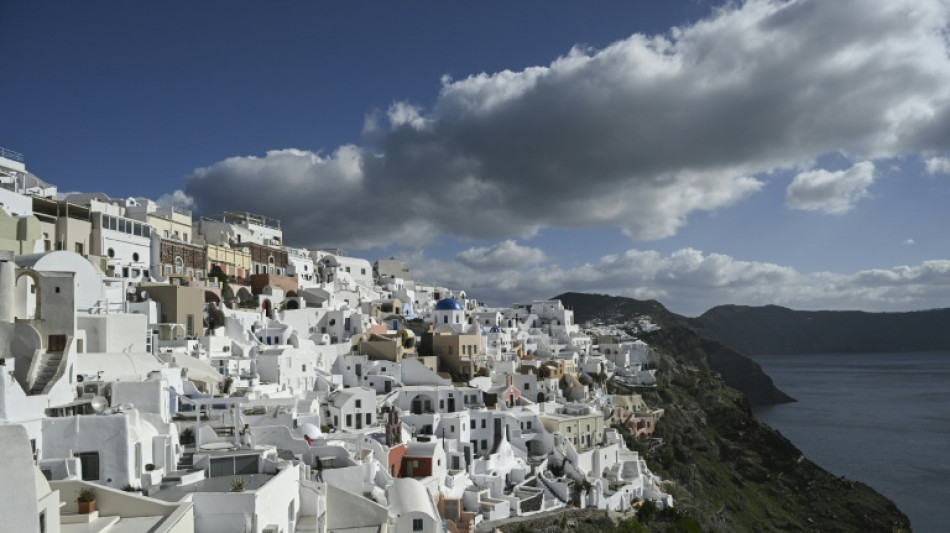 Schwarmbeben um Ferieninsel Santorini durch Bewegung von Magma ausgel&ouml;st