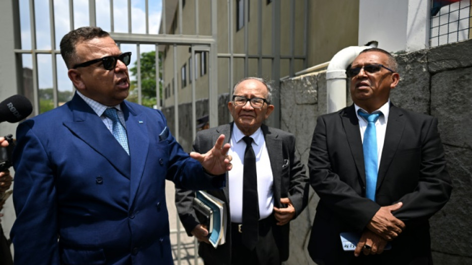 Presentan ante la justicia de El Salvador recursos por venezolanos presos deportados por EEUU