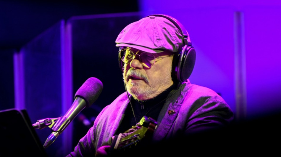 Silvio Rodr&iacute;guez llama a "revolucionar la revoluci&oacute;n" en Cuba 