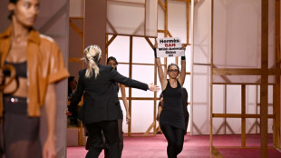 Semana da Moda de Londres pro&iacute;be peles de animais ex&oacute;ticos em seus desfiles