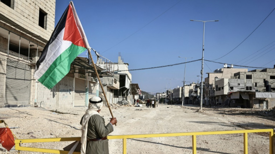 Apr&egrave;s dix mois d'errance, des r&eacute;fugi&eacute;s &agrave; Tulkarem attendent de rentrer chez eux