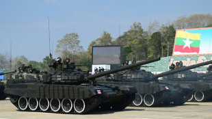 Birmanie: d&eacute;fil&eacute; militaire et amnistie d&eacute;cr&eacute;t&eacute;e par la junte pour les 75 ans de l'ind&eacute;pendance 