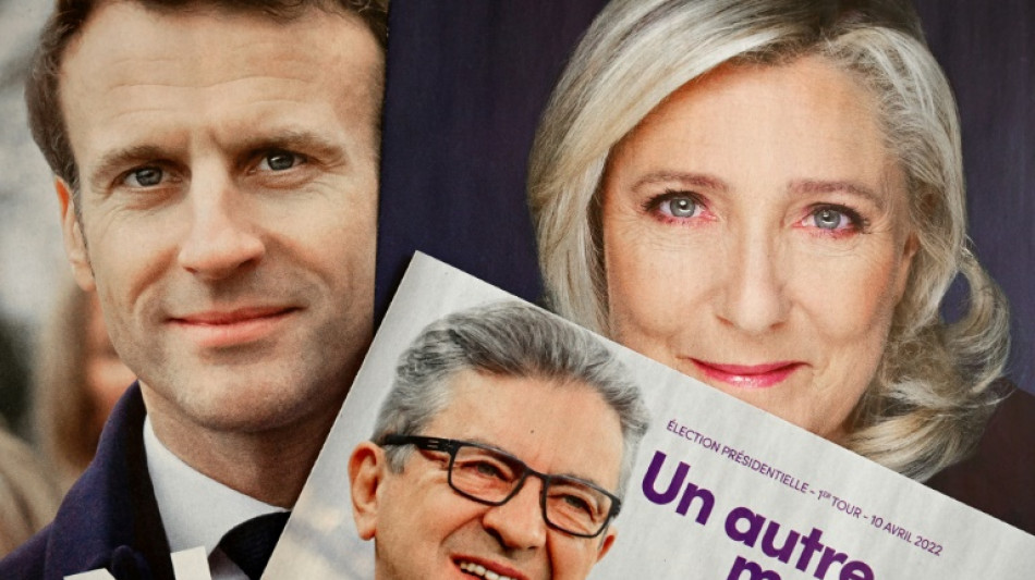 Pr&eacute;sidentielle: Macron et Le Pen se jettent dans un duel qui s'annonce serr&eacute;