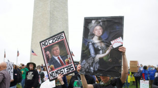 Milhares vãos às ruas nos EUA contra Donald Trump