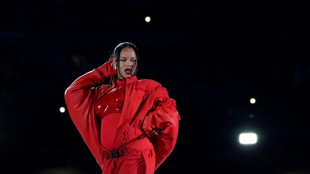 Rihanna d&aacute; &agrave; luz segundo filho, reporta imprensa dos EUA