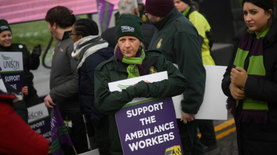 Royaume-Uni: nouvelle journ&eacute;e de gr&egrave;ve pour les ambulanciers et dans les universit&eacute;s