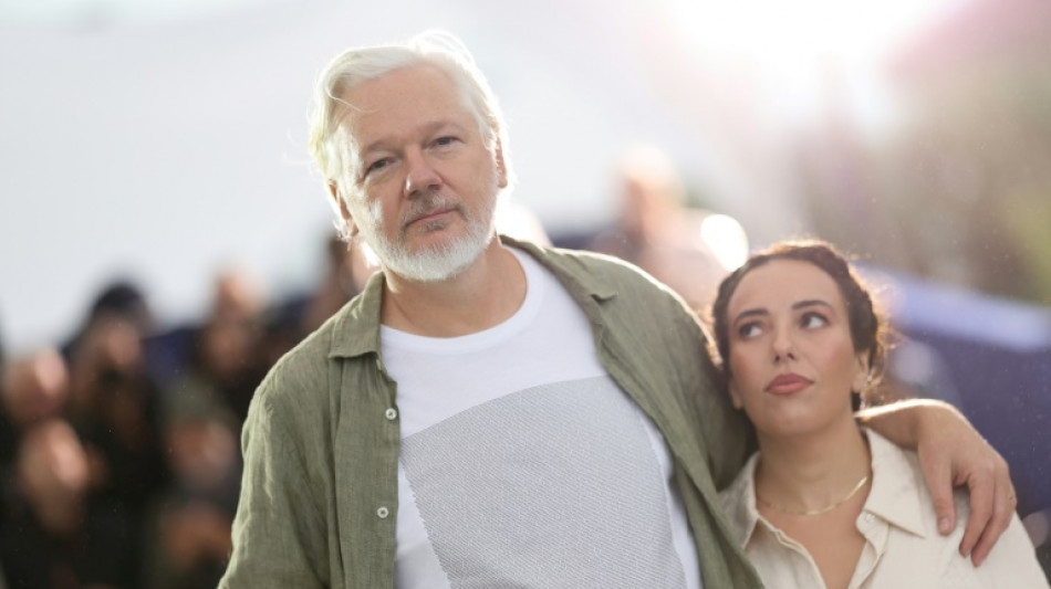 Wikileaks-Gr&uuml;nder Julian Assange in Cannes - US-Filmemacher stellt Biopic vor