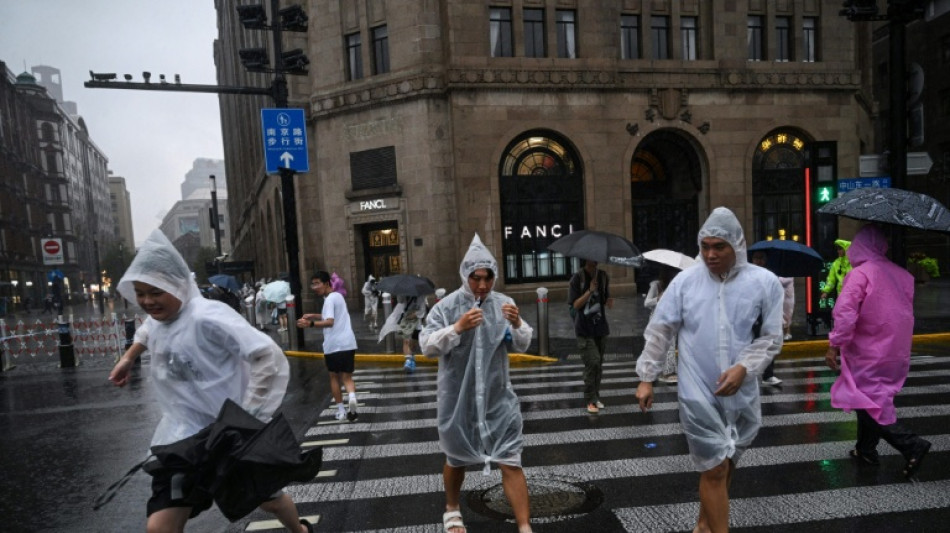 Chine: un typhon balaie Shanghai, 283.000 personnes évacuées