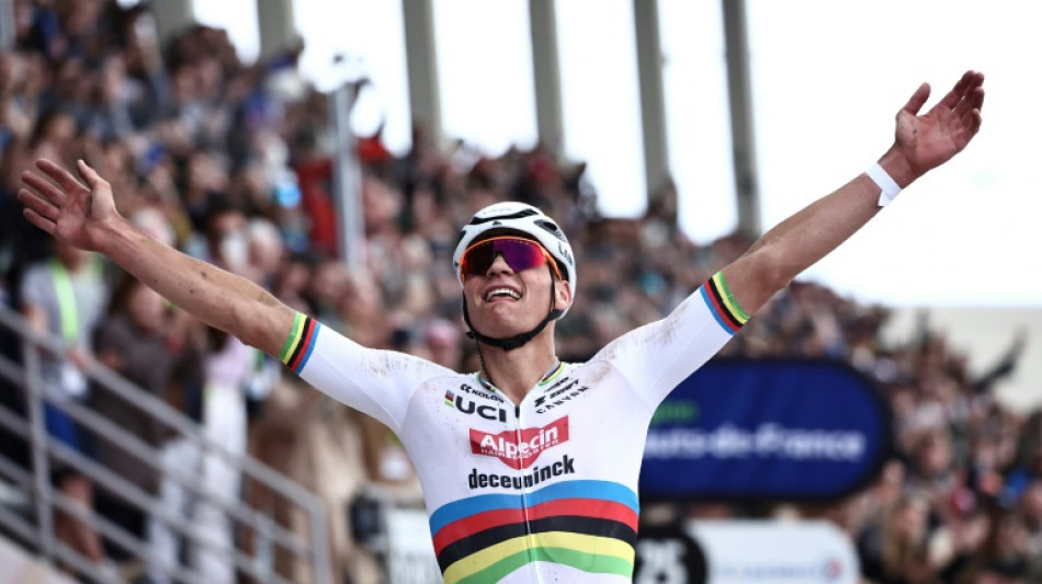 Seul au monde, Mathieu Van der Poel remporte son deuxi&egrave;me Paris-Roubaix