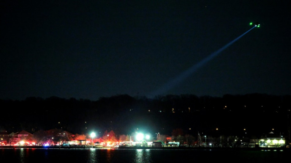Un avion avec 64 personnes et un h&eacute;licopt&egrave;re s'&eacute;crasent dans un fleuve &agrave; Washington