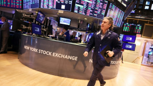 Wall Street en ordre dispers&eacute;, toujours h&eacute;sitante faute de visibilit&eacute;