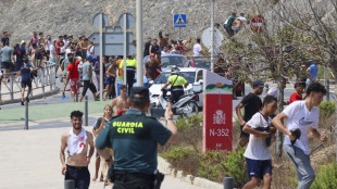 Media, 'sale a 16 il numero dei migranti annegati a Ceuta in 24 ore'