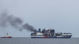 Gr&egrave;ce: l'espoir faiblit de retrouver des survivants &agrave; bord du ferry icendi&eacute;