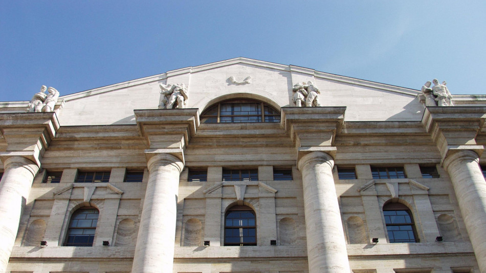 Borsa: Milano apre in rialzo (+0,47%)
