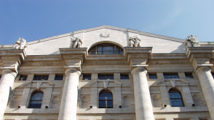 Borsa: Milano apre in rialzo (+0,47%)