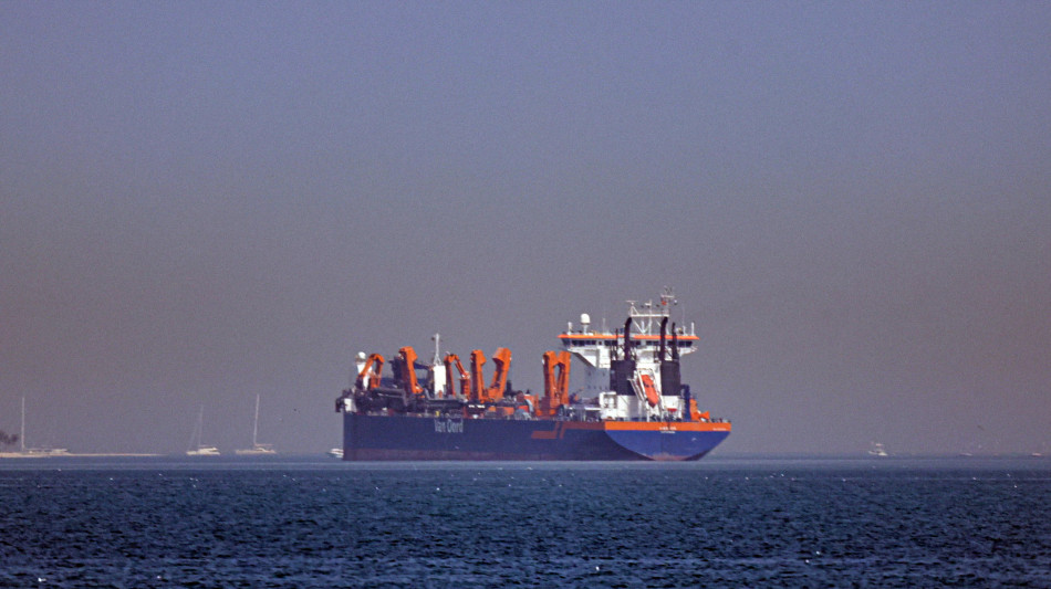 Ukmto, 'nave colpita da proiettile nello stretto di Hormuz, un ferito'