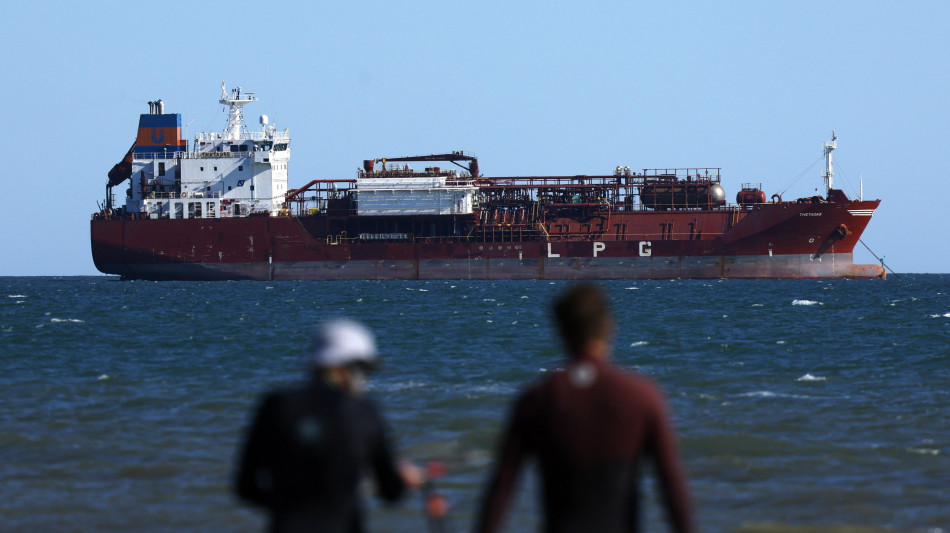 Aie, domanda di petrolio cala, ma sul mercato mancano 1,8 milioni di barili al giorno