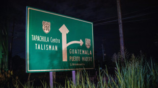Miles de migrantes se agolpan en mexicana Tapachula en busca de permisos de tr&aacute;nsito 